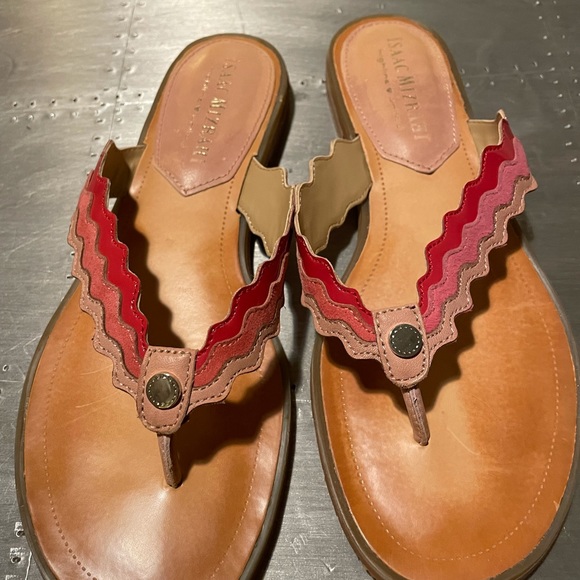 NIB Isaak Mizrahi Gina leather red pink scalloped trim sandal 6.5 flip flops - Picture 10 of 11